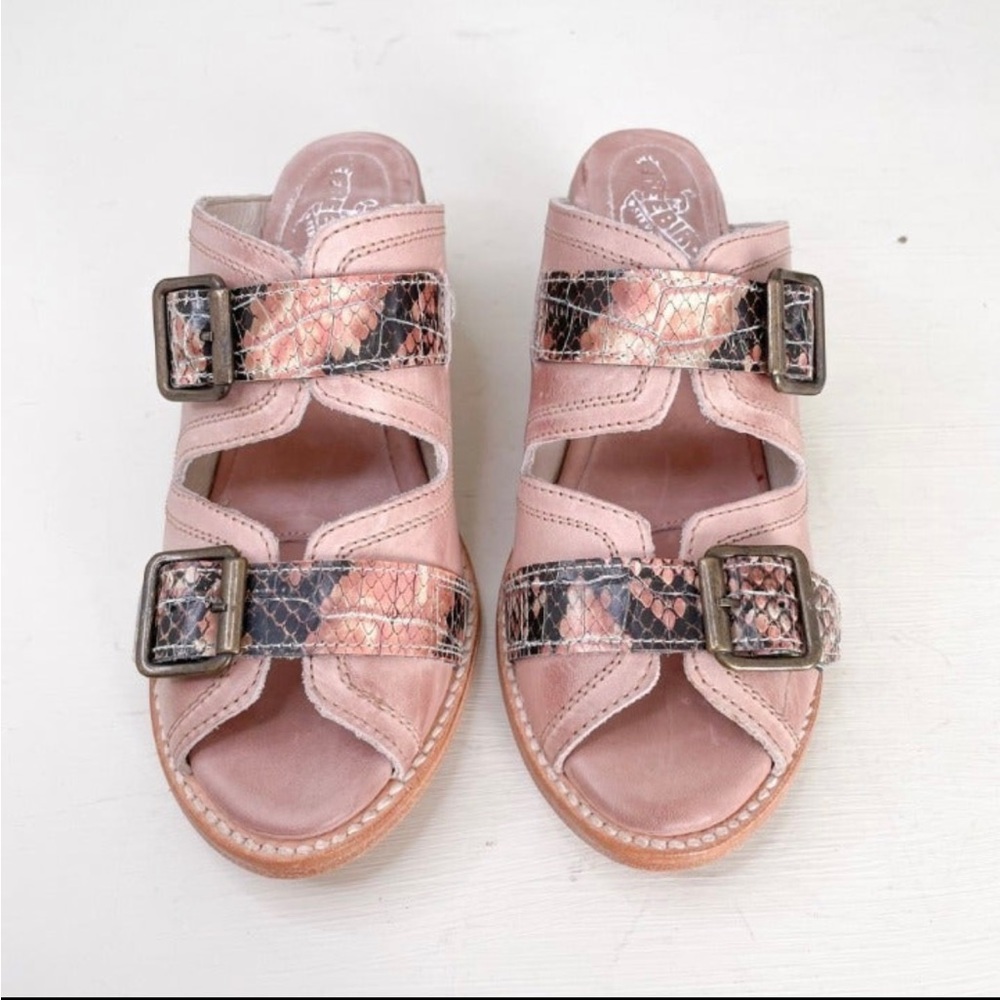 Freebird Caprice Blush Multi (snake) Sandals NWOB size 7 TTS